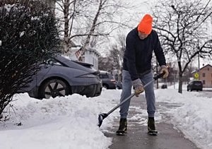 Weather Swings Across US Bring Rain Wind And Sunshine