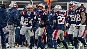 Patriots Hold Slim Lead Over Texans In Snowy Playoff Battle