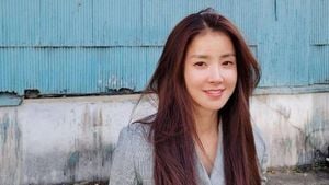 Lee Si-young Divorces After Eight Years Of Marriage