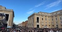 Occhi sul comignolo,30 mila a San Pietro per la prima fumata