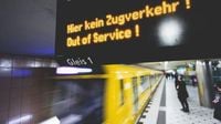 Bahnen und Busse der BVG stehen seit Mittwochfrüh in Berlin still