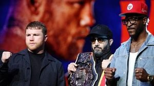 Canelo Alvarez Defeats William Scull To Become Undisputed Champion