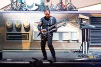 Weezer Bassist Scott Shriner's Wife Shot by Police, Booked for Attempted Murder │ Exclaim!