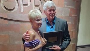Country Star Lorrie Morgan Mourns Husband Randy White