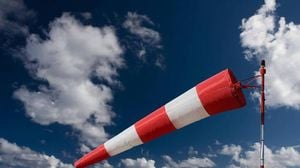 Warm Weekend Ahead For Paris With Rising Temperatures