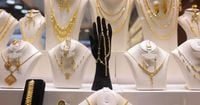 Gold rushes to record high above $3,500/oz on US rate cut expectations
