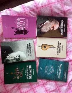 Agora Bilim Pazarı'ndaki "Herkes İçin Evrim Seti (6 Kitap)" için okuma sırası tavsiye edebilir misiniz?