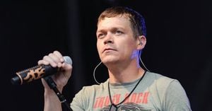 3 Doors Down Singer Brad Arnold Diagnosed With Stage 4 Cancer