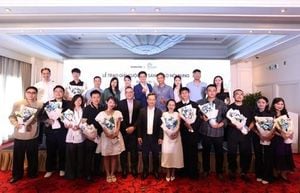 Samsung Vietnam Honors Winners Of Galaxy AI Tourism Contest
