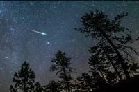 Chuva de meteoros com resquícios do cometa Halley poderá ser vista até esta terça-feira