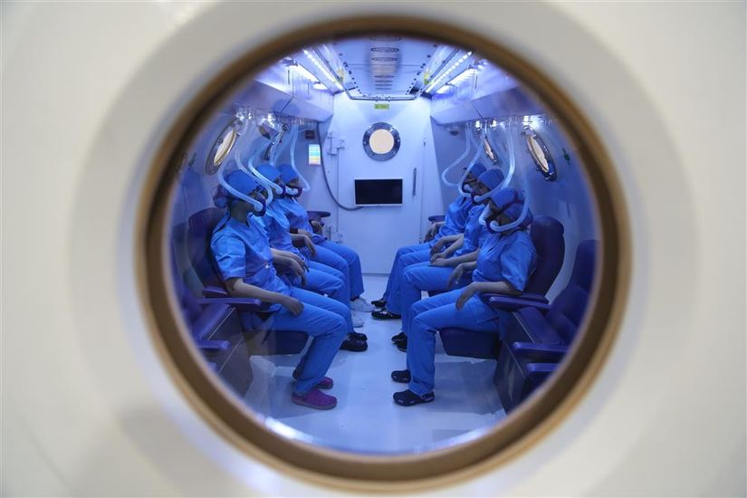 Hiperbarik oksijen tedavisi, kronik iyileşmeyen yaralarda destek tedavi olarak kullanılmaktadır. Dokuya yüksek düzeyde oksijen ulaştırarak enfeksiyonla mücadeleyi destekler, ödemi azaltır ve iyileşme sürecini hızlandırmayı amaçlar.