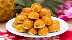 Staff Prepare Traditional Cookies For Eid