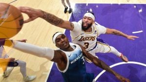 Lakers Edge Timberwolves With Late Comeback