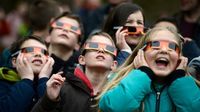 Sonnabend ist Sonnenfinsternis: Hier können Sie mit Profis auf die Sonne schauen | MDR.DE