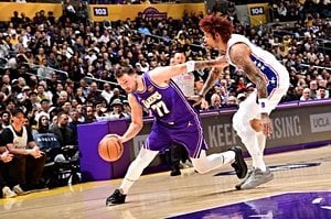 Luka Doncic Exits Lakers Game With Leg Injury