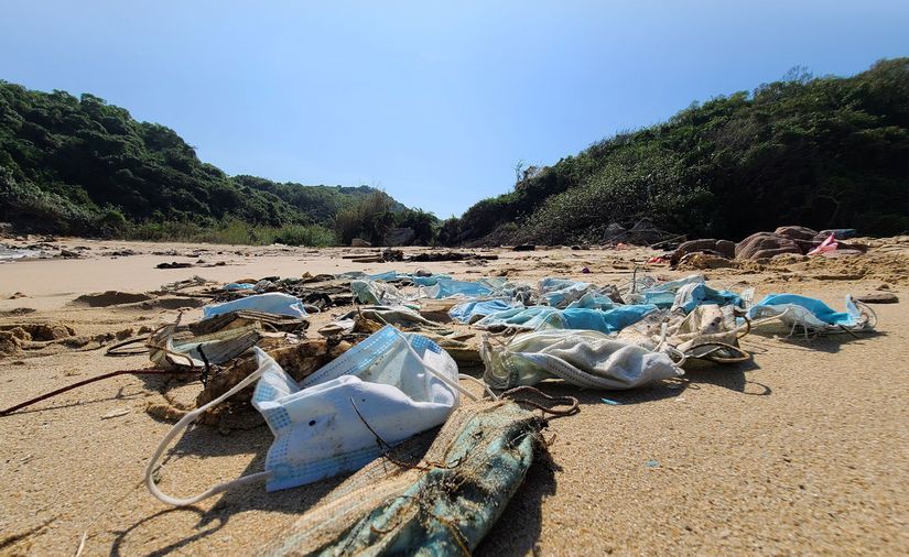 27 Kasım 2020'de OceansAsia tarafından Soko Adaları'nda toplanan yüz maskelerinden bazıları.