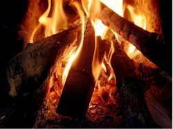 Neden yanan bir odun yandıktan sonra hafifler?