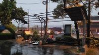 พายุฝนพัดถล่มสมุทรปราการ ซัดหลังคาบ้านหลายหลังพัง