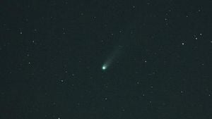 Halloween Full Moon And Comet Lemmon Dazzle October Skies