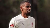 'Not necessary to go on strike' - Liverpool boss Arne Slot addresses potential 'red flags' in Alexander Isak's acrimonious Newcastle exit | Goal.com