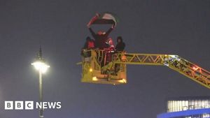 Daredevil Climbs Elizabeth Tower, Sparks Security Concerns