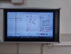 D kenarından tutulup sağa doğru katlanıyor. Karenin alanı nedir?