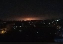 Evimin karşısında ortalama 30 saniyede bir şimşek gibi sarı renkte bir ışık parlıyor ama sesi gelmiyor. Nasıl bir doğa olayı olabilir sizce?