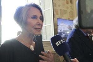 Chespirito Series Sparks Debate Over Roberto Gómez Bolaños