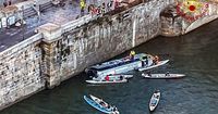 Un bus turistico è precipitato nel fiume Po a Torino. Morto l'autista