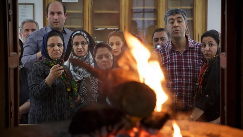 Bir Zerdüşt Ateş Tapınağında binyıldan uzun süredir yanmakta olan ateş