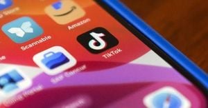 Trump Signs TikTok Deal Giving US Majority Control