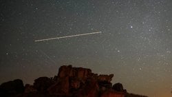 Perseid Meteor Yağmuru Başladı: Ağustos Ortasında Saatte Onlarca Meteor Görülebilecek.