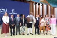 García-Page se compromete a “duplicar las acciones de promoción” de la región en Asia para atraer turismo e incrementar las exportaciones | Cuadernos Manchegos