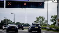 Vrachtwagen en bestelbus in brand: A2 bij Nieuwegein in één richting dicht