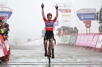 La Vuelta Femenina: Demi Vollering wins rain-soaked final mountain stage to secure overall success