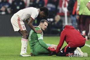 Manuel Neuer Returns To Training After Injury Setback