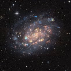 NGC 300: Yıldızlar ve Gaz Bulutlarıyla Kozmik Bir Mücevher