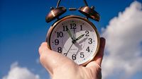 Con el cambio de hora de verano, ¿adelantamos a retrasamos las agujas del reloj?