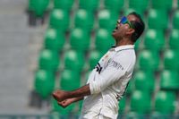 Pakistan ends South Africa's 10-match winning streak with 93-run victory in first test