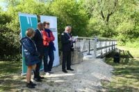 « Ce sera plus agréable et moins dangereux pour les marcheurs » : à Saint-Vincent-de-Paul, une passerelle inaugure un nouveau chemin de randonnée