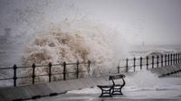 Strong winds to batter UK as yellow weather warning remains in place | LBC