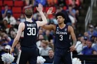 UConn men's basketball tied with No. 1 seed Florida at halftime of NCAA second-round game