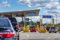 U.S. visitors opening wallets in Canada, Canadian spending in U.S. down: StatCan