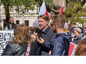 Artur Bartoszewicz Critiques Media Silence During Presidential Debate