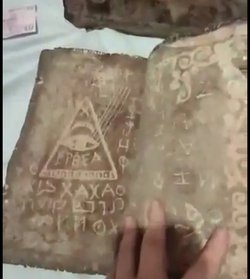 İllüminati Dan Brown'ın kitaplarına konu olmuş yakın tarihli bir örgüt olmasına rağmen ele geçirilen tevrat metinlerindeki bu görsel bize ne anlatır?