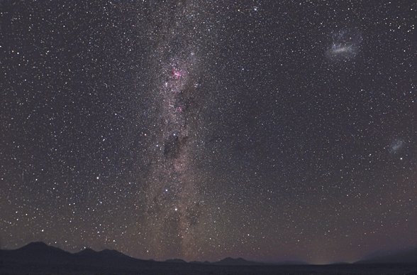 Samanyolu ve Macellan Bulutları. Videoda gösterilen gökyüzü bölgesi işte burası.
