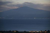 Etna in eruzione: grande spettacolo in serata, le fontane di lava si vedono anche dalla Calabria! Le FOTO