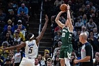 Indiana Pacers at Milwaukee Bucks odds, picks and predictions