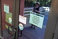 Polls show Americans blame both parties equally as government shutdown drags on