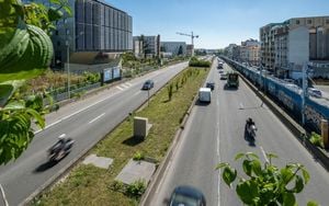 Paris Launches Car-Sharing Lane On Ring Road